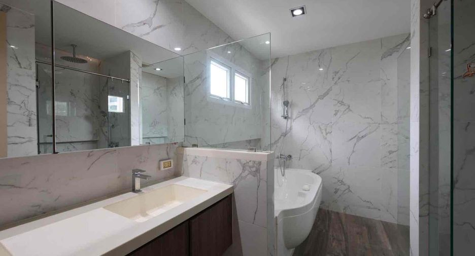 Haus zum Kauf mit 6 Zimmer in Pak Kret, Nonthaburi