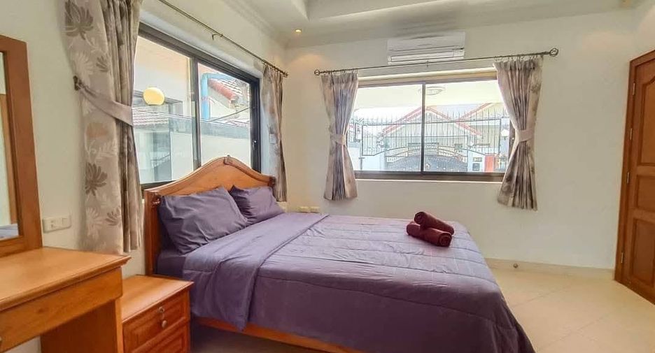 Casa en alquiler de 5 habitaciones en Jomtien, Pattaya