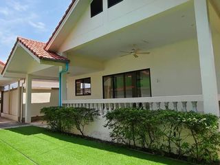 Casa en alquiler de 5 habitaciones en Bang Lamung, Chonburi