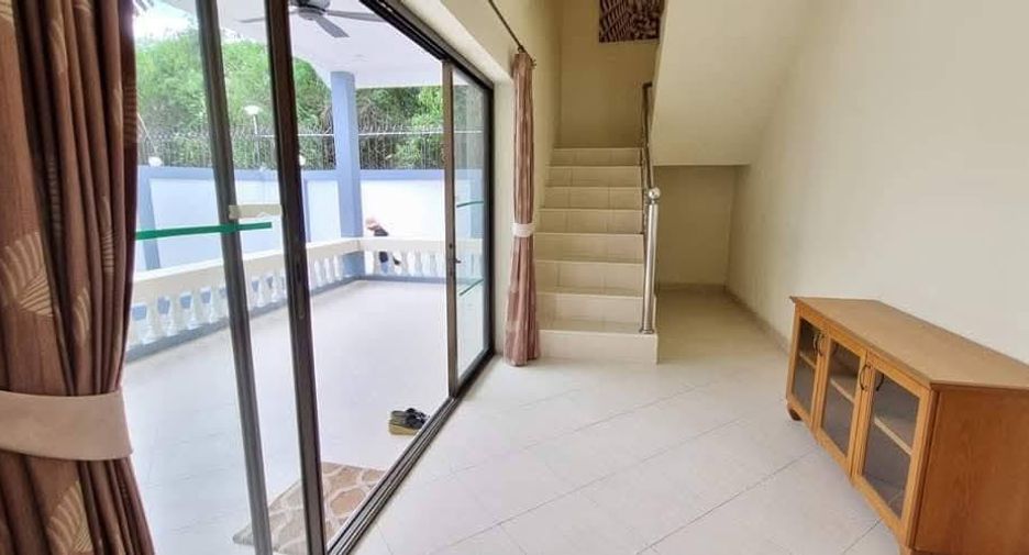Casa en alquiler de 5 habitaciones en Jomtien, Pattaya