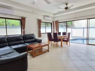 Casa en alquiler de 5 habitaciones en Bang Lamung, Chonburi