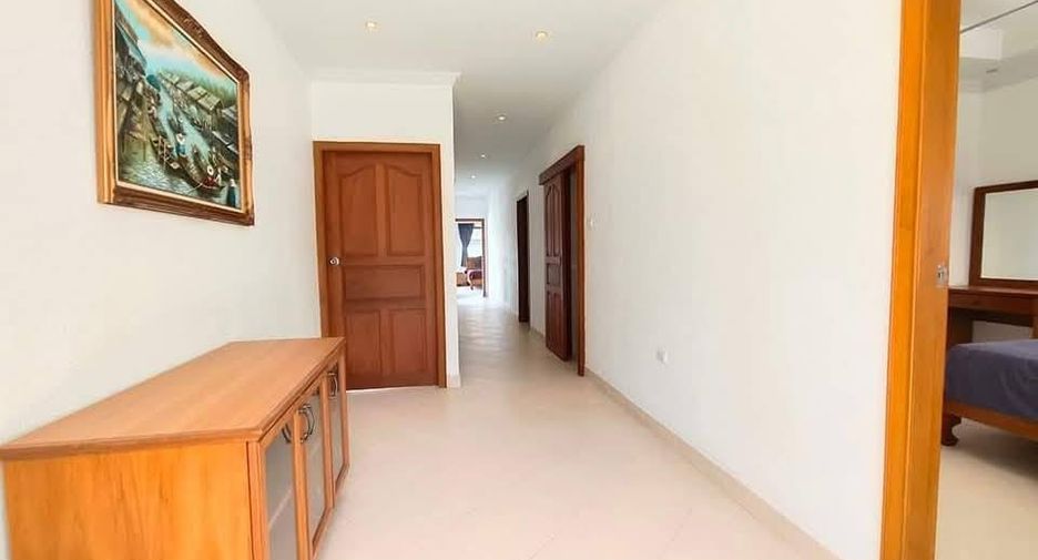 Casa en alquiler de 5 habitaciones en Jomtien, Pattaya