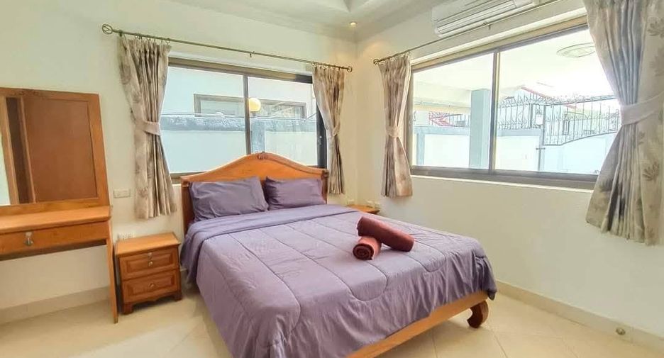 Casa en alquiler de 5 habitaciones en Jomtien, Pattaya