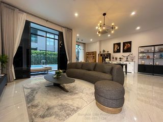 For rent 5 bedrooms house in Bang Kapi, Bangkok