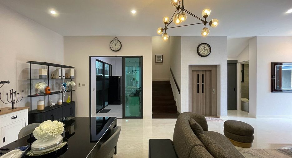 For rent 5 bedrooms house in Bang Kapi, Bangkok