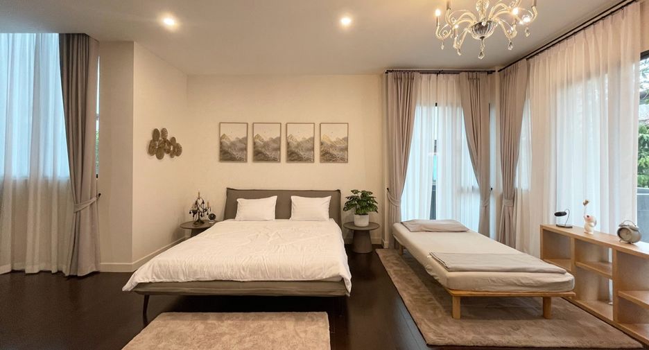 For rent 5 bedrooms house in Bang Kapi, Bangkok