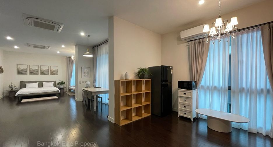 For rent 5 bedrooms house in Bang Kapi, Bangkok