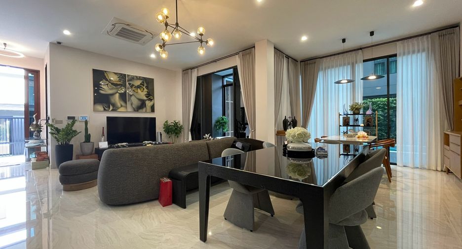 For rent 5 bedrooms house in Bang Kapi, Bangkok