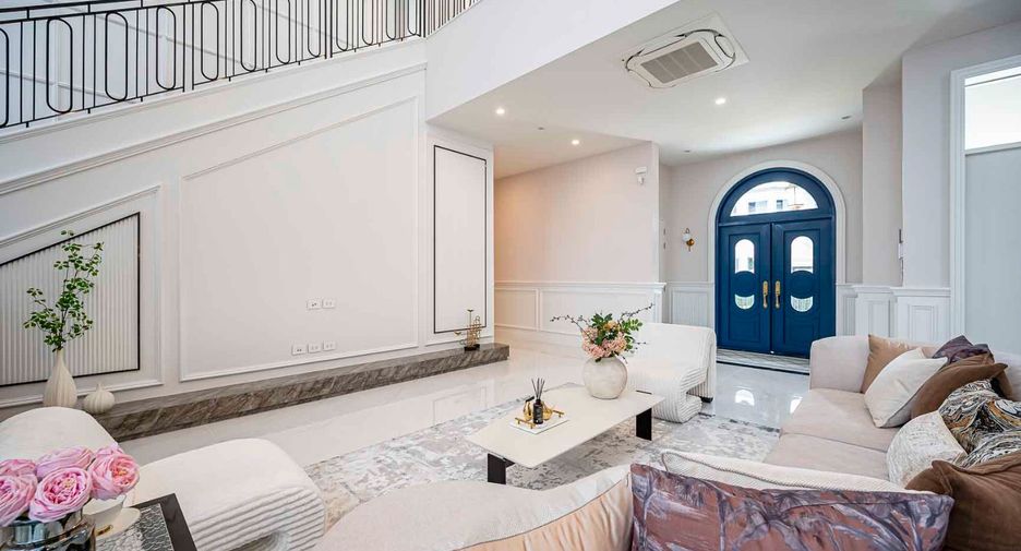For rent 4 bedrooms house in Saphan Sung, Bangkok