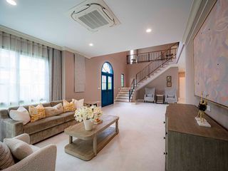 For rent 5 bedrooms house in Saphan Sung, Bangkok