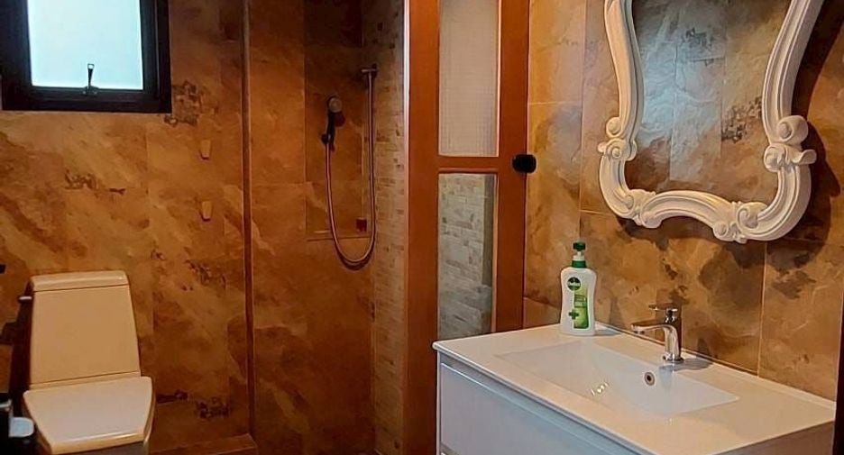 Haus zur Miete mit 6 Zimmer in Prawet, Bangkok