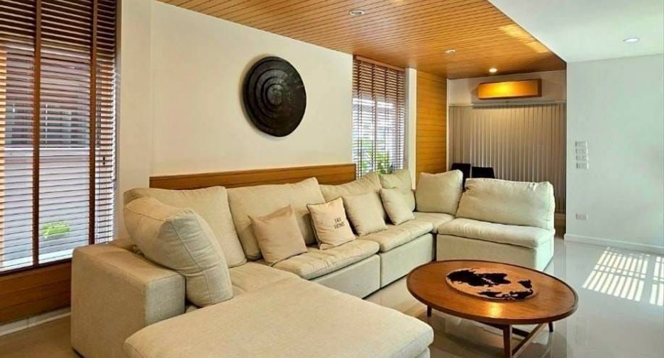 Haus zur Miete mit 6 Zimmer in Prawet, Bangkok