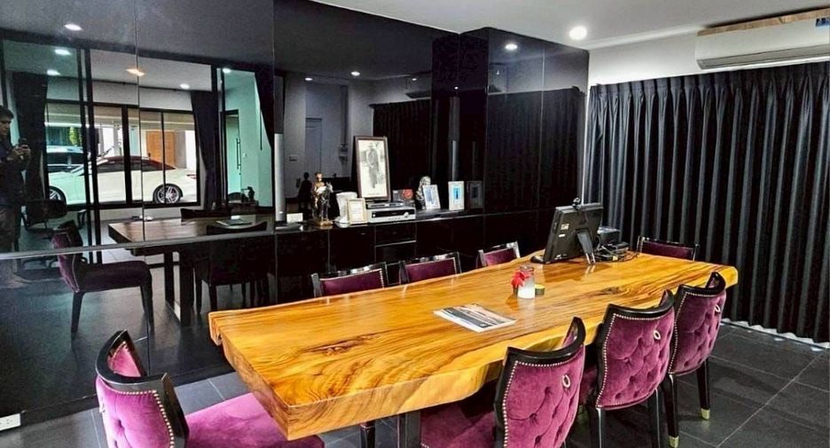 Haus zur Miete mit 6 Zimmer in Prawet, Bangkok
