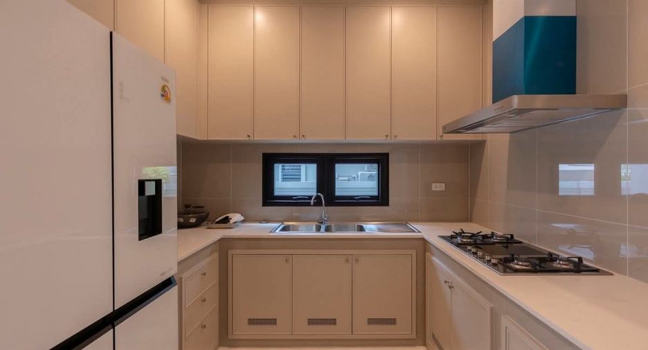For rent 5 bedrooms house in Saphan Sung, Bangkok