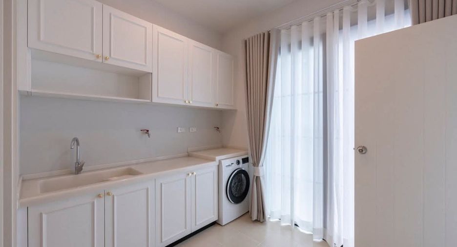 For rent 5 bedrooms house in Saphan Sung, Bangkok