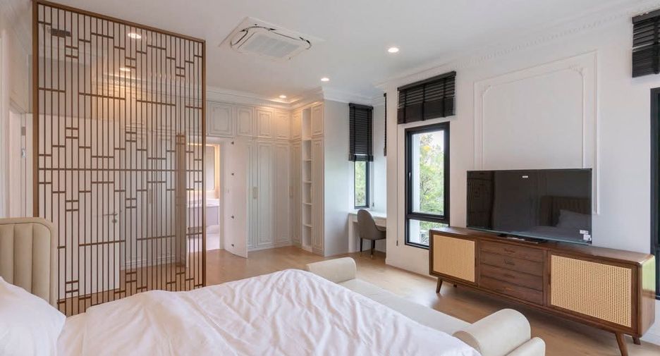 For rent 5 bedrooms house in Saphan Sung, Bangkok