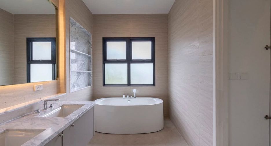 For rent 5 bedrooms house in Saphan Sung, Bangkok