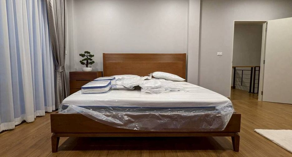 Haus zur Miete mit 4 Zimmer in Bang Phli, Samut Prakan