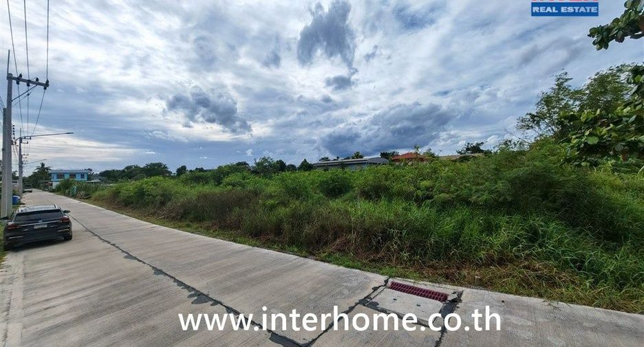 Terreno en venta en Sam Phran, Nakhon Pathom