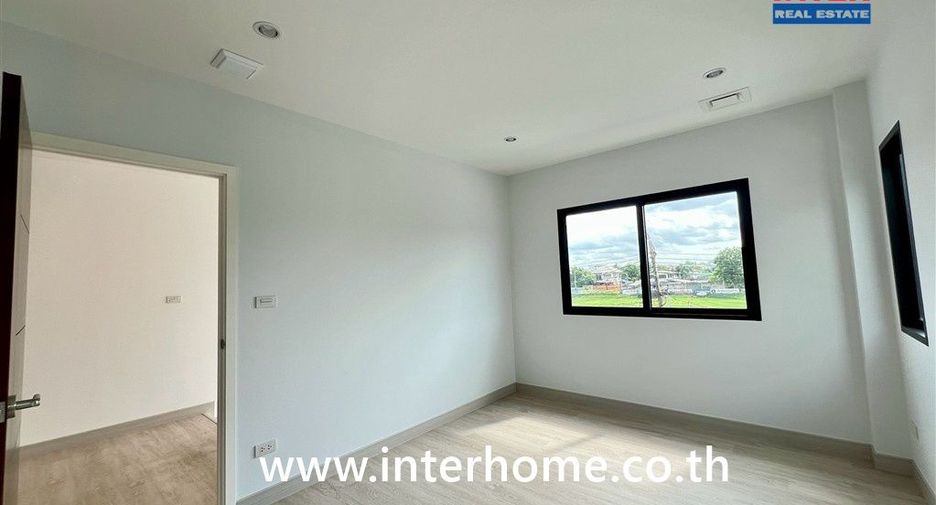 Casa en venta de 4 habitaciones en Sai Mai, Bangkok