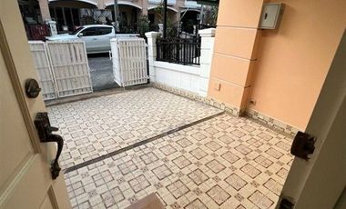 Casa adosada en venta de 3 habitaciones en Bang Bon, Bangkok