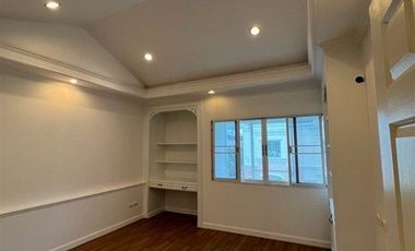 Casa adosada en venta de 3 habitaciones en Bang Bon, Bangkok