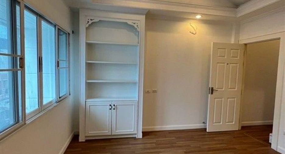 Casa adosada en venta de 3 habitaciones en Bang Bon, Bangkok