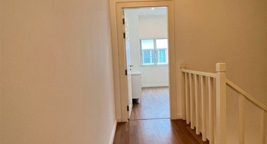 Casa adosada en venta de 3 habitaciones en Bang Bon, Bangkok