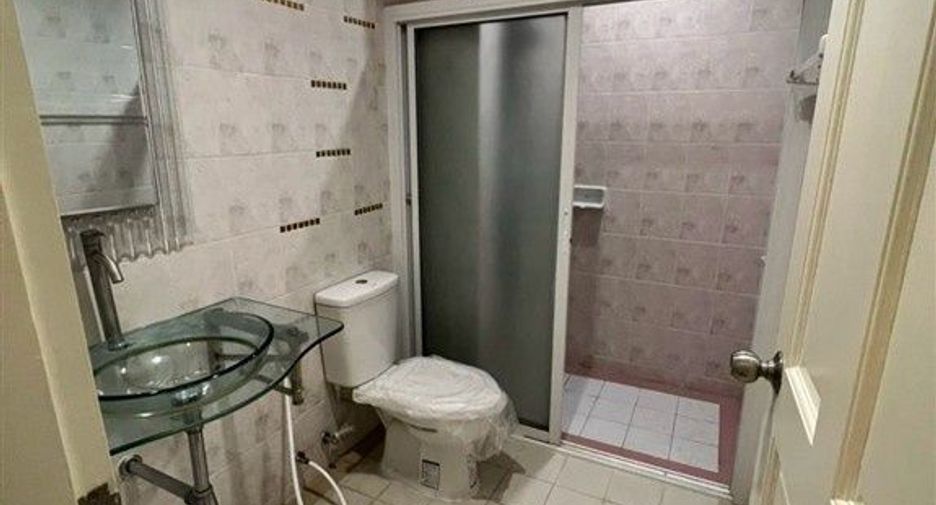Casa adosada en venta de 3 habitaciones en Bang Bon, Bangkok