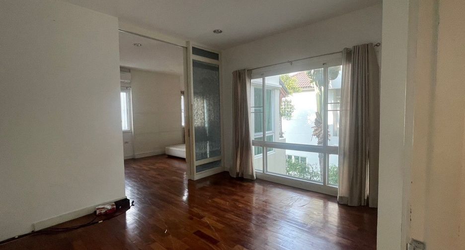 For sale 5 bedrooms condo in Khan Na Yao, Bangkok