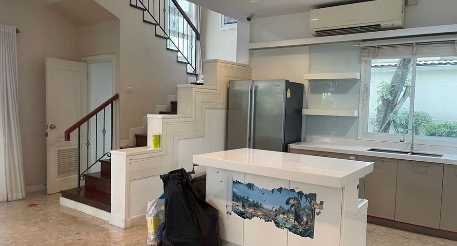 For sale 5 bedrooms condo in Khan Na Yao, Bangkok