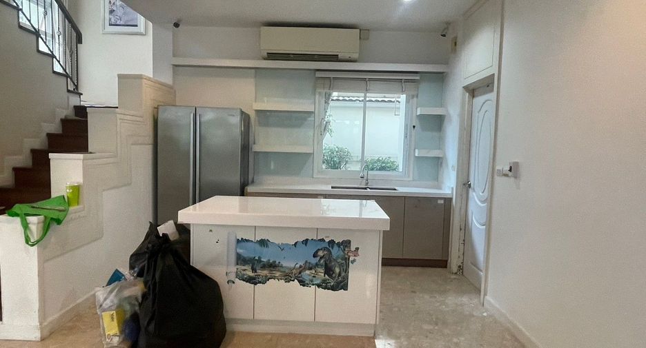 For sale 5 bedrooms condo in Khan Na Yao, Bangkok