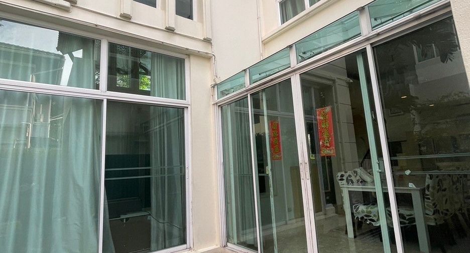 For sale 5 bedrooms condo in Khan Na Yao, Bangkok