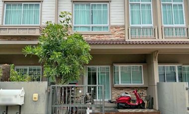 For sale 2 bedrooms townhouse in Mueang Samut Prakan, Samut Prakan