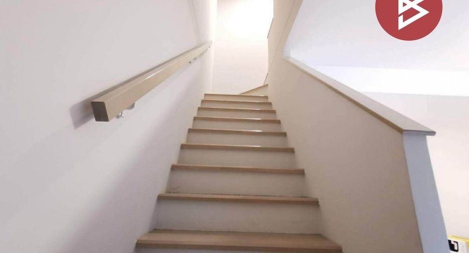 For sale 2 bedrooms townhouse in Mueang Samut Prakan, Samut Prakan