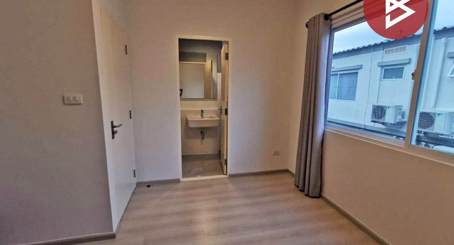 For sale 2 bedrooms townhouse in Mueang Samut Prakan, Samut Prakan