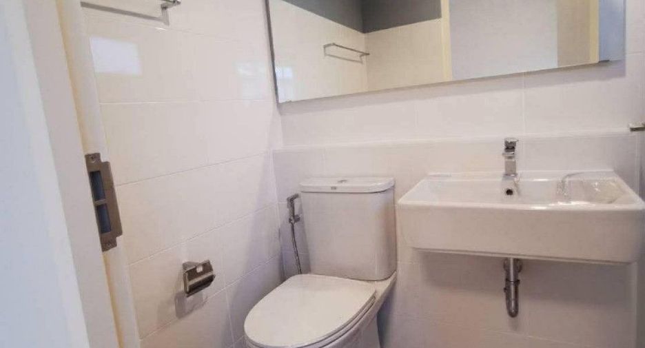 For sale 2 bedrooms townhouse in Mueang Samut Prakan, Samut Prakan