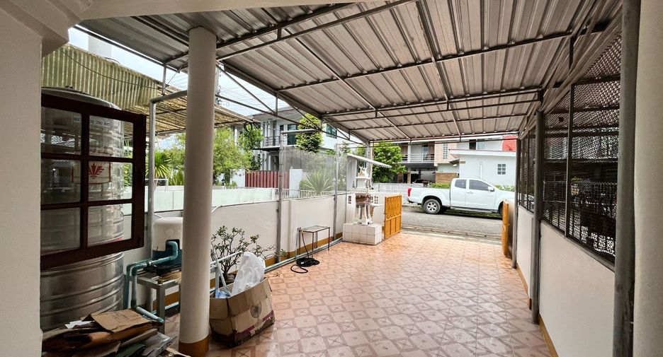 For rent 2 bedrooms townhouse in Mueang Chiang Mai, Chiang Mai