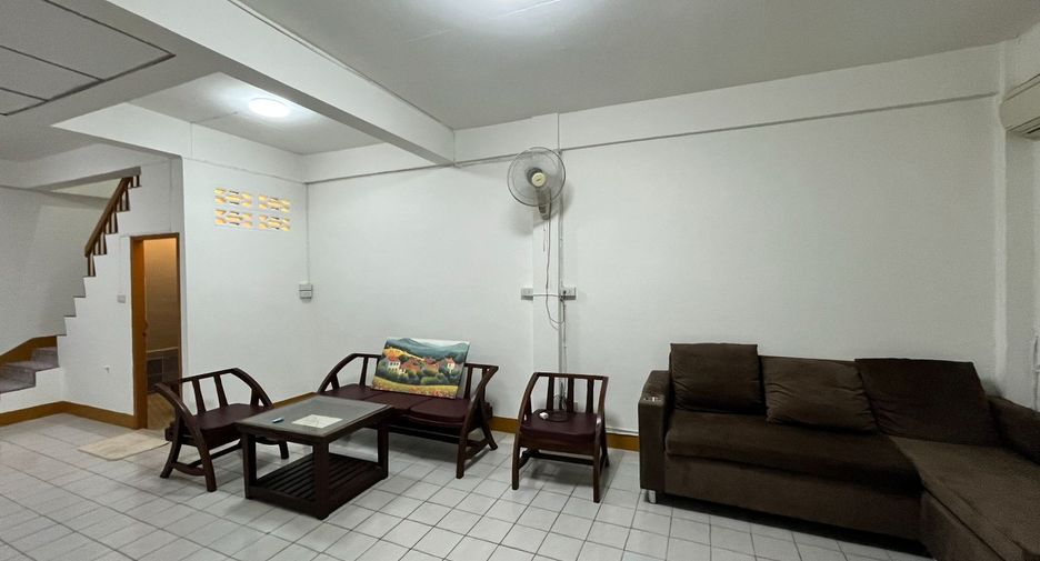 For rent 2 bedrooms townhouse in Mueang Chiang Mai, Chiang Mai