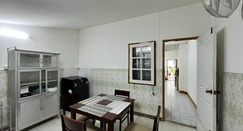 For rent 2 bedrooms townhouse in Mueang Chiang Mai, Chiang Mai