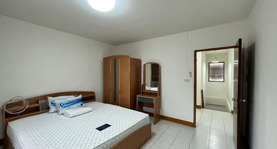 For rent 2 bedrooms townhouse in Mueang Chiang Mai, Chiang Mai