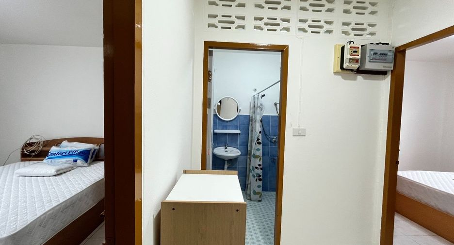 For rent 2 bedrooms townhouse in Mueang Chiang Mai, Chiang Mai