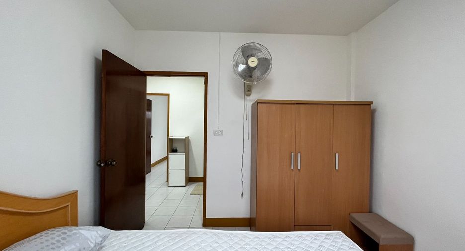 For rent 2 bedrooms townhouse in Mueang Chiang Mai, Chiang Mai