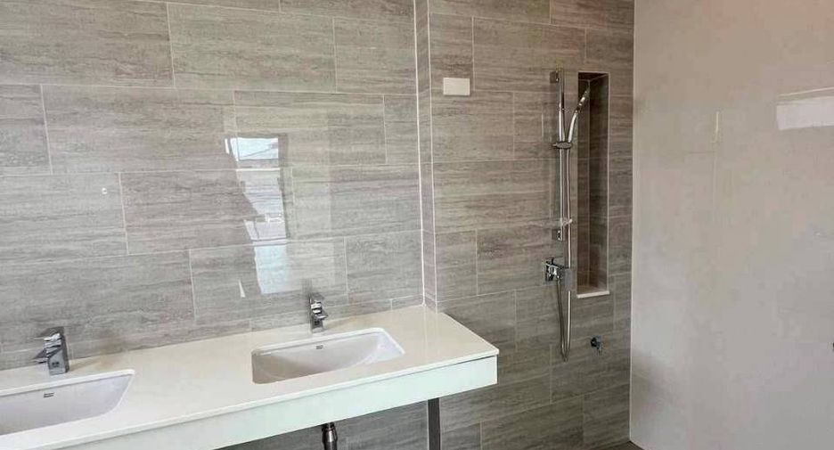 For sale 4 ベッドルーム house in Bang Lamung, Chonburi