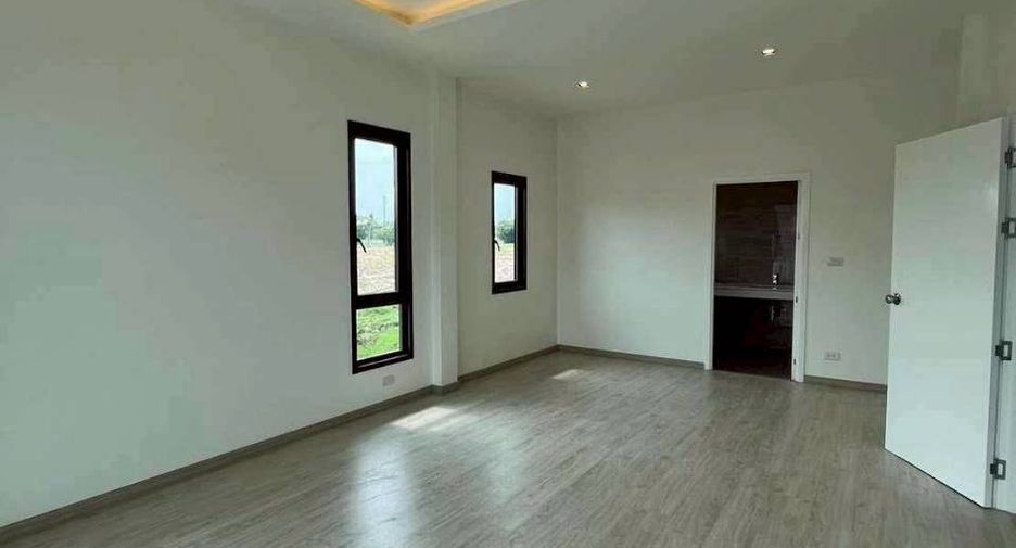 For sale 4 ベッドルーム house in Bang Lamung, Chonburi