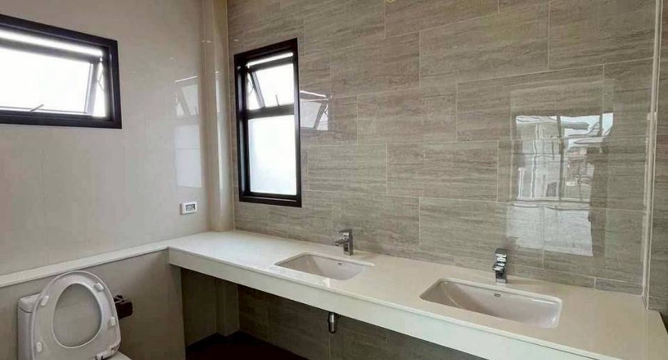 For sale 4 ベッドルーム house in Bang Lamung, Chonburi