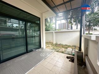 For sale 3 bedrooms townhouse in Mueang Samut Prakan, Samut Prakan