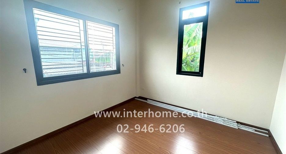 Casa adosada en venta de 3 habitaciones en Mueang Samut Prakan, Samut Prakan