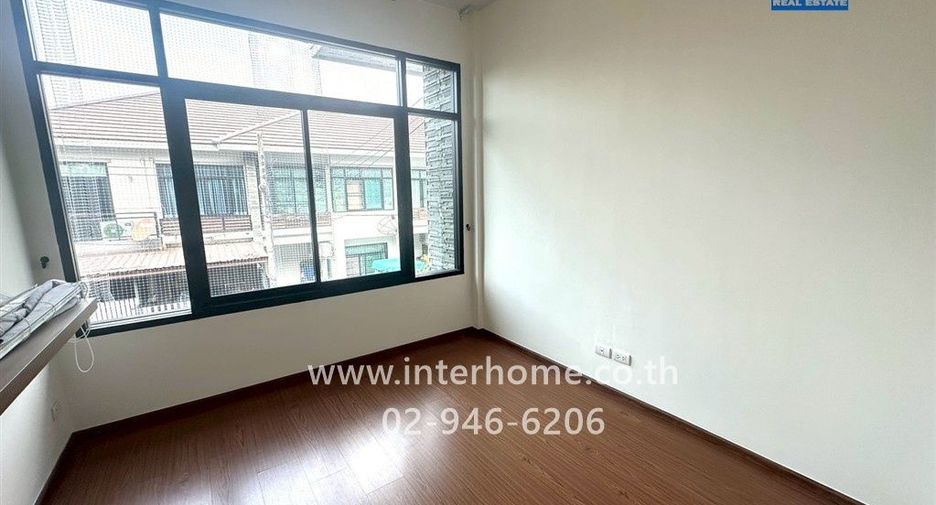 Casa adosada en venta de 3 habitaciones en Mueang Samut Prakan, Samut Prakan