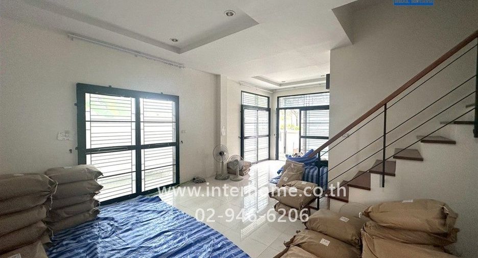 Casa adosada en venta de 3 habitaciones en Mueang Samut Prakan, Samut Prakan